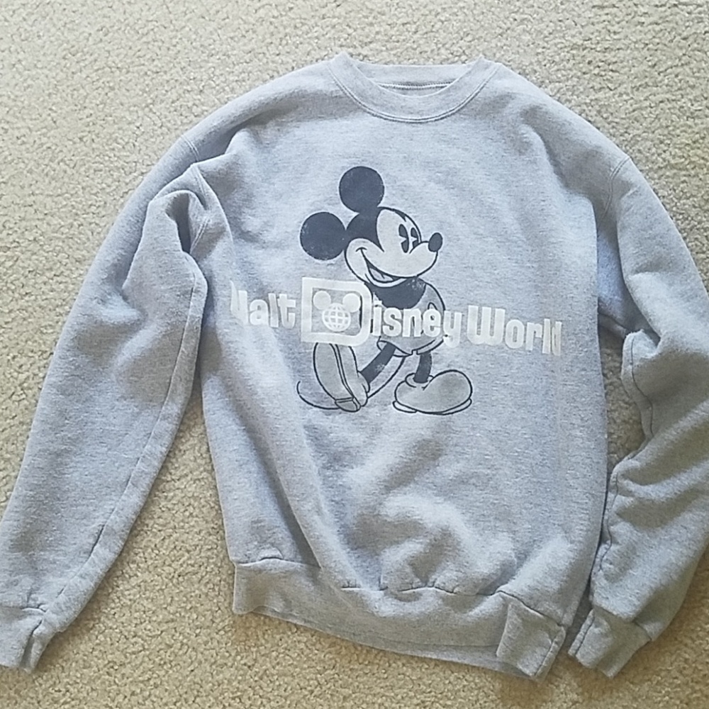 Vintage feel Disney World sweatshirt